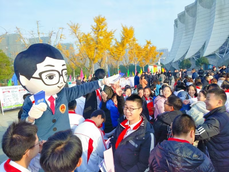 十年守护，为未成年人成长撑起“法治晴空”